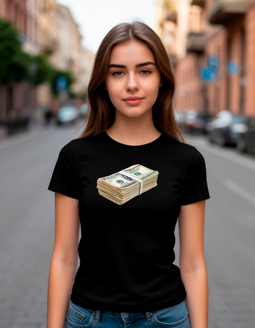 Черная женская футболка с принтом «Пачка долларов»