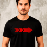 Мужская черная футболка с красной стрелкой
